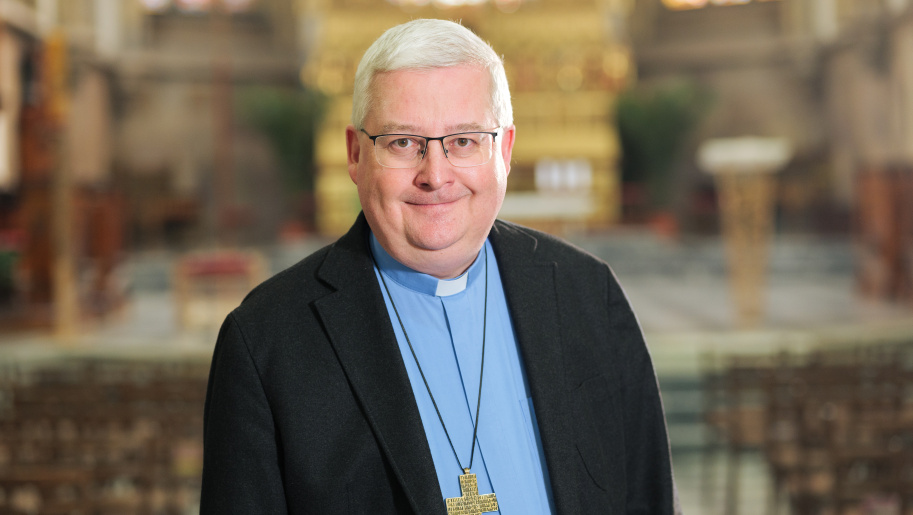 O Janu Bulovi a Václavu Drbolovi s biskupem Pavlem Konzbulem ve svátečním vysílání DVTV a České televize